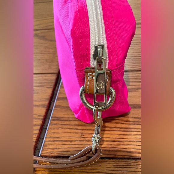 EUC Boulevard Leather Goods wristlet,hot pink nylon bag, w/leather strap, - Picture 8 of 11